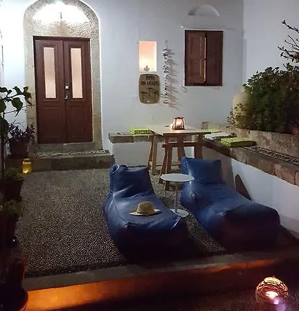 Happy Líndos